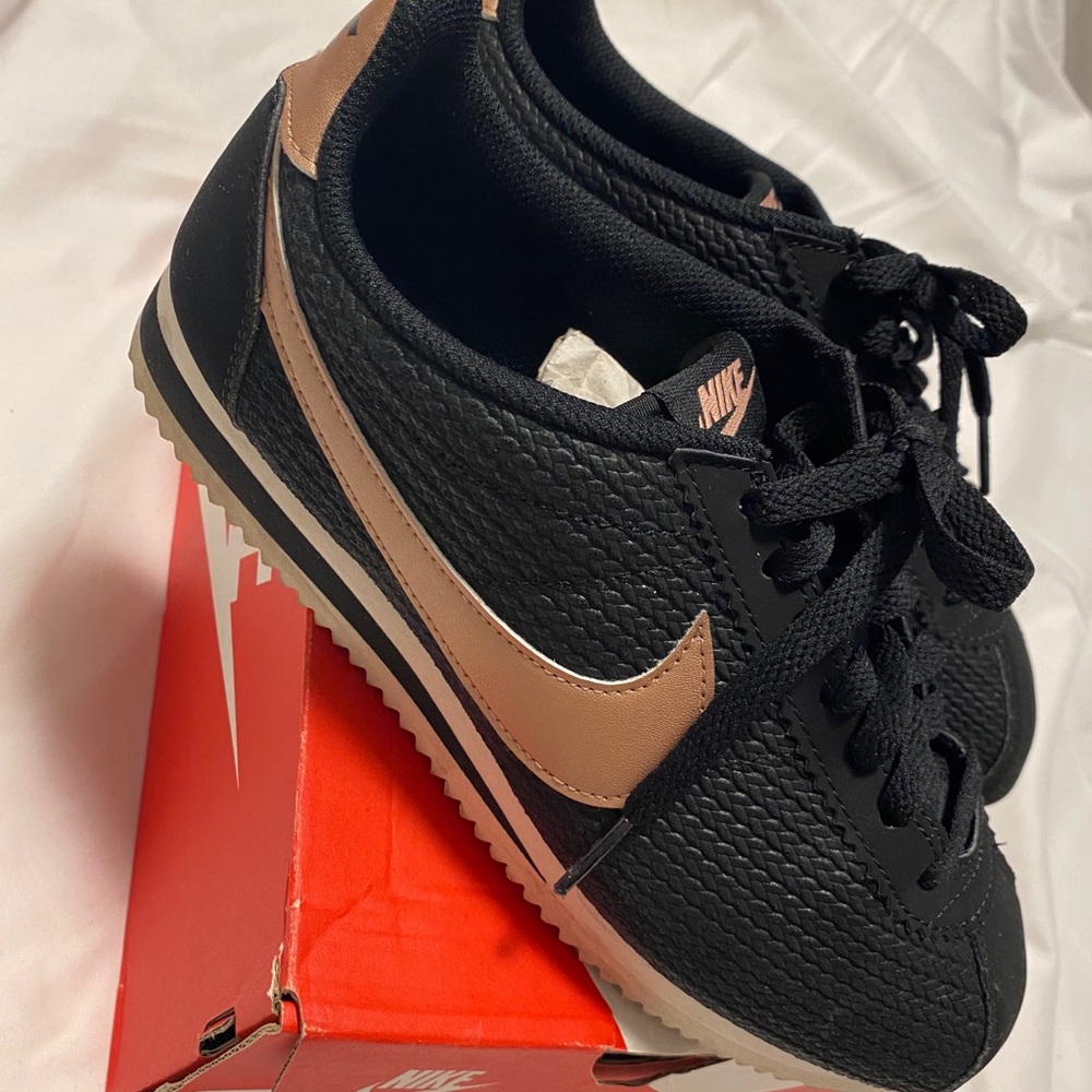 NIKE Classic Cortez Leather Lux.